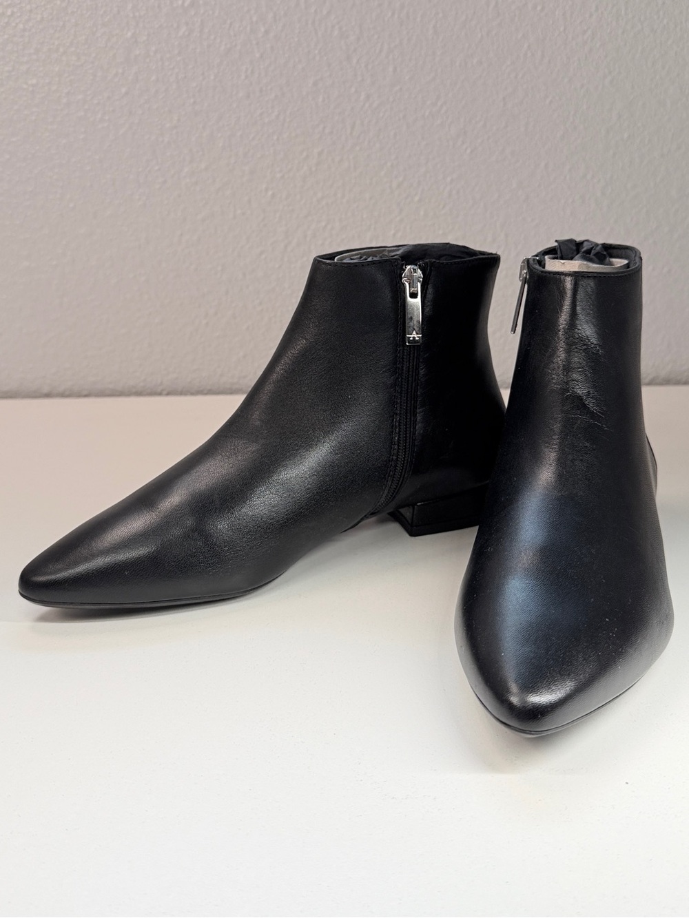 Aquatalia Waterproof Black Leather Pointed Toe Ankle Booties size 7.5 sleek - Picture 2 of 15